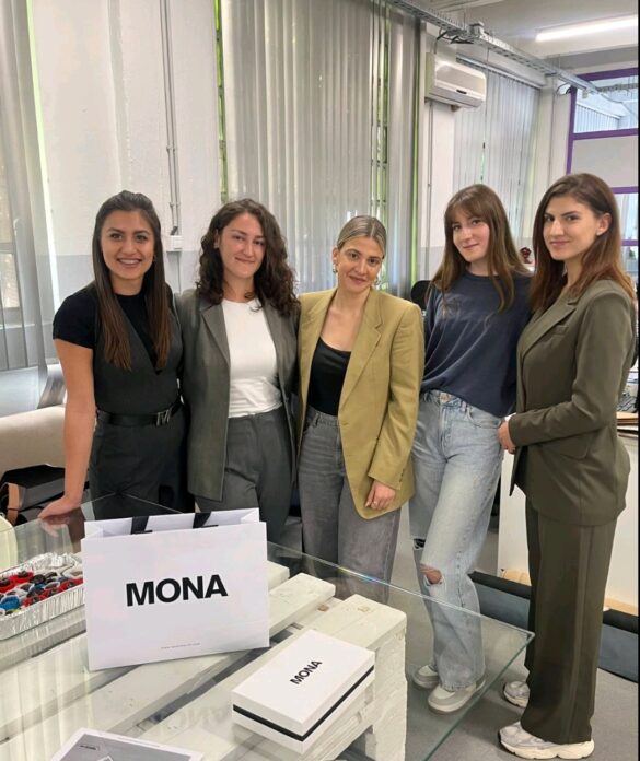 На слици: Посета производњи "Моне"